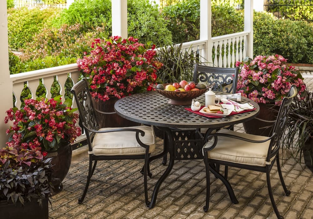 Simple Breakfast Nook 