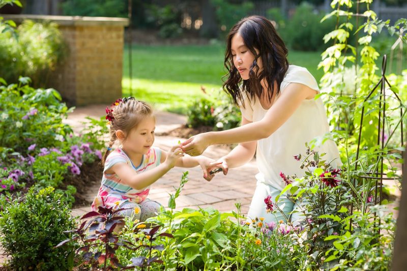 Mother Daughter garden scene_Proven Winners Mother Daughter garden scene_Proven Winners